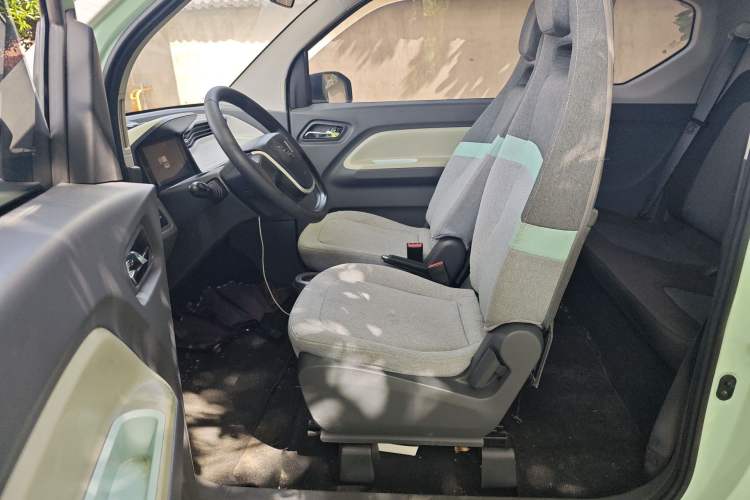 Used Wuling Hongguang MINIEV 2022 Macaron Fashion Model Lithium Iron Phosphate Left Front Seat