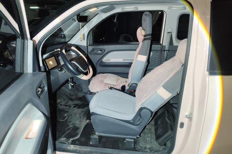 Used Wuling Hongguang MINIEV 2022 Macaron Premium Model – Lithium Iron Phosphate Left Front Seat