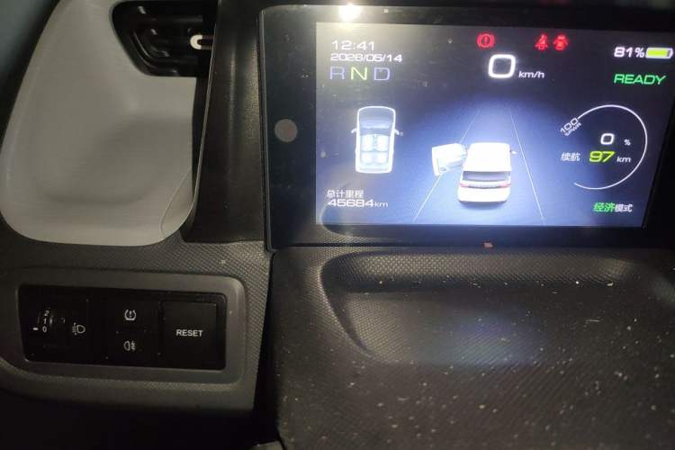 Used Wuling Hongguang MINIEV 2022 Macaron Fashion Model Lithium Iron Phosphate Odometer Close Up