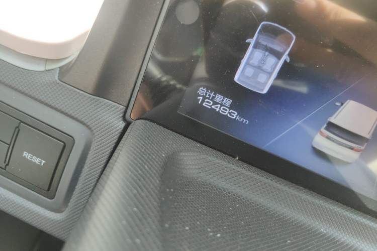 Used Wuling Hongguang MINIEV 2022 Macaron Premium Model – Lithium Iron Phosphate Odometer Close Up