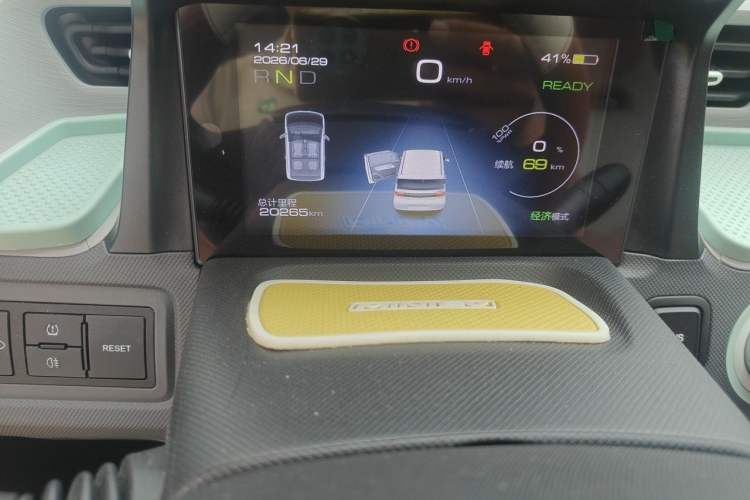 Used Wuling Hongguang MINIEV 2022 Macaron Premium Model – Lithium Iron Phosphate Odometer Close Up