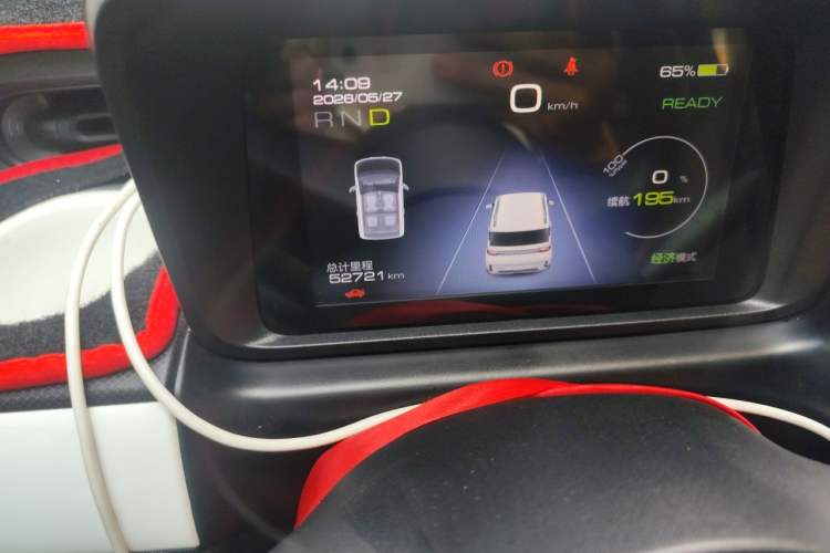 Used Wuling Hongguang MINIEV 2022 GAMEBOY 200km Gaming Edition with Lithium Iron Phosphate Odometer Close Up