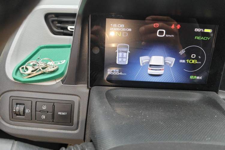 Used Wuling Hongguang MINIEV 2022 Macaron Fashion Model Lithium Iron Phosphate Odometer Close Up