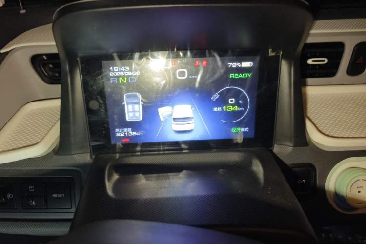 Used Wuling Hongguang MINIEV 2022 Macaron Premium Model – Lithium Iron Phosphate Odometer Close Up