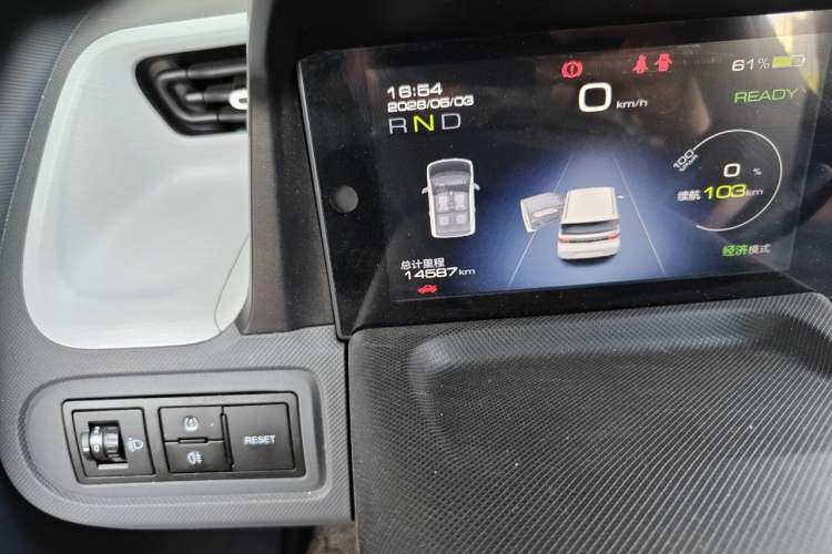 Used Wuling Hongguang MINIEV 2022 Macaron Premium Model – Lithium Iron Phosphate Odometer Close Up
