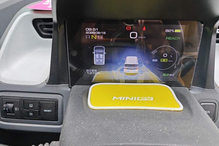 Used Wuling Hongguang MINIEV 2022 Macaron Fashion Edition Lithium-Nickel-Cobalt-Alpha-oxide Odometer Close Up