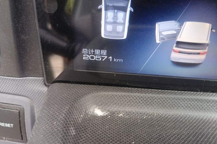 Used Wuling Hongguang MINIEV 2022 Macaron Premium Model – Lithium Iron Phosphate Odometer Close Up