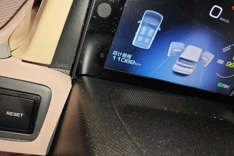 Used Wuling Hongguang MINIEV 2022 Macaron Colorful Edition Lithium-Ion Battery Odometer Close Up