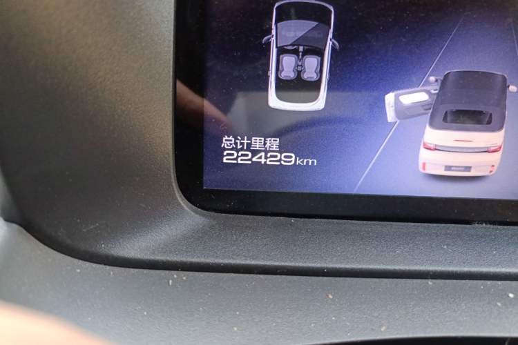 Used Wuling Hongguang MINIEV 2022 Convertible Model Odometer Close Up