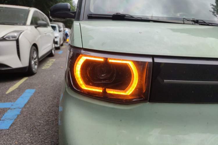 Used Wuling Hongguang MINIEV 2022 Macaron Premium Model – Lithium Iron Phosphate Right Front Headlight