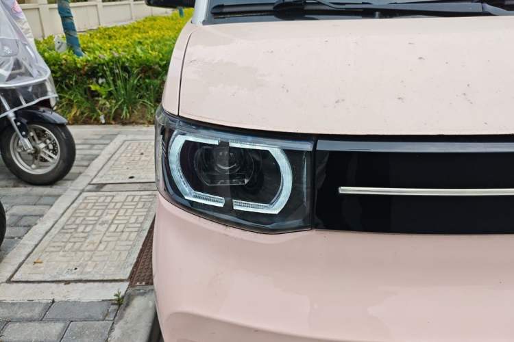 Used Wuling Hongguang MINIEV 2022 Macaron Premium Model – Lithium Iron Phosphate Right Front Headlight