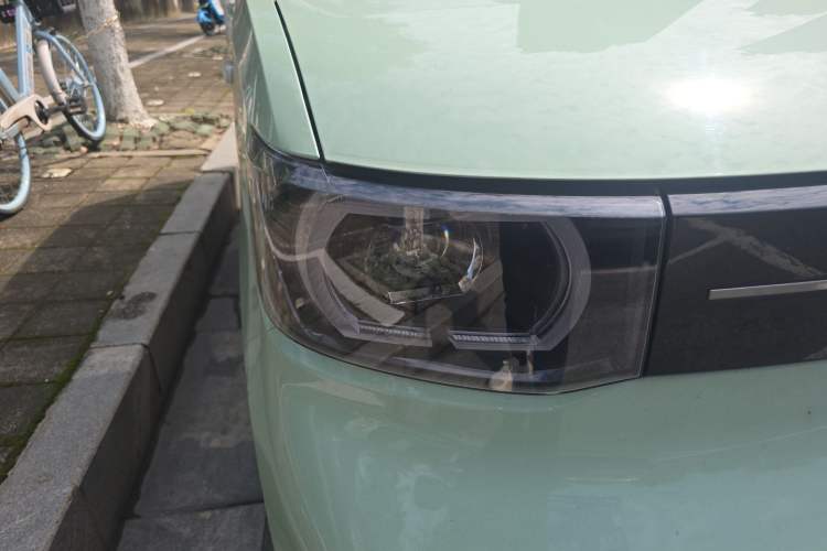 Used Wuling Hongguang MINIEV 2022 Macaron Fashion Model Lithium Iron Phosphate Right Front Headlight