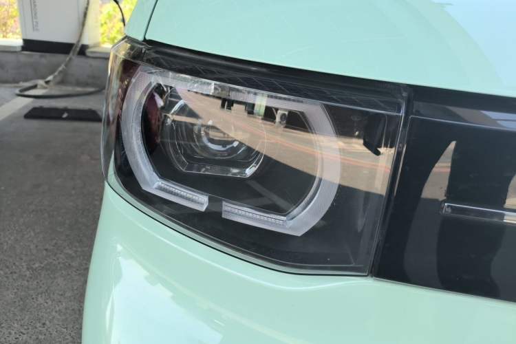 Used Wuling Hongguang MINIEV 2022 Macaron Premium Model – Lithium Iron Phosphate Right Front Headlight