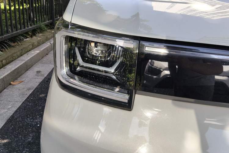 Used Wuling Hongguang MINIEV 2022 GAMEBOY 300km Enthusiast Model with Lithium Iron Phosphate Right Front Headlight