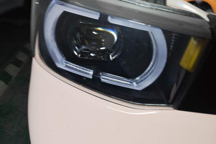 Used Wuling Hongguang MINIEV 2022 Macaron Premium Model – Lithium Ternary Battery Right Front Headlight