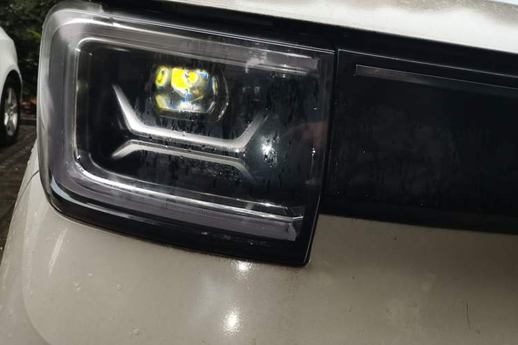 Used Wuling Hongguang MINIEV 2022 GAMEBOY 200km Gaming Edition with Lithium Iron Phosphate Right Front Headlight