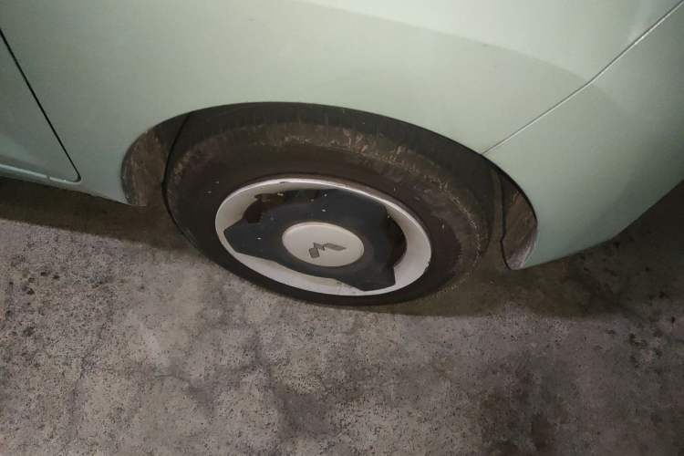 Used Wuling Hongguang MINIEV 2022 Macaron Fashion Model Lithium Iron Phosphate Right Front Wheel Hub
