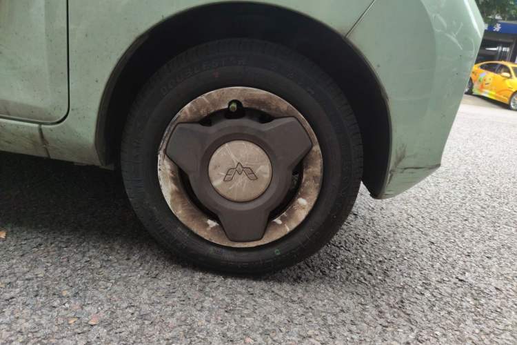 Used Wuling Hongguang MINIEV 2022 Macaron Premium Model – Lithium Iron Phosphate Right Front Wheel Hub