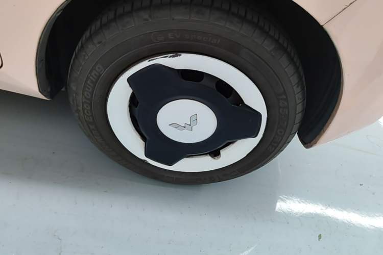 Used Wuling Hongguang MINIEV 2022 Macaron Premium Model – Lithium Iron Phosphate Right Front Wheel Hub