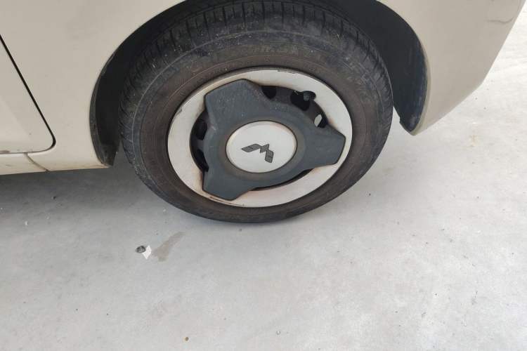 Used Wuling Hongguang MINIEV 2022 Macaron Premium Model – Lithium Iron Phosphate Right Front Wheel Hub