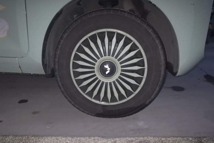 Used Wuling Hongguang MINIEV 2022 Macaron Premium Model – Lithium Iron Phosphate Right Front Wheel Hub