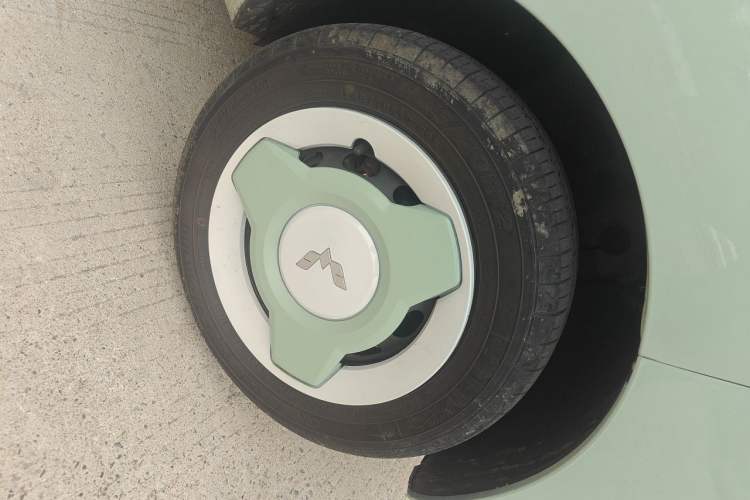 Used Wuling Hongguang MINIEV 2022 Macaron Premium Model – Lithium Iron Phosphate Right Front Wheel Hub