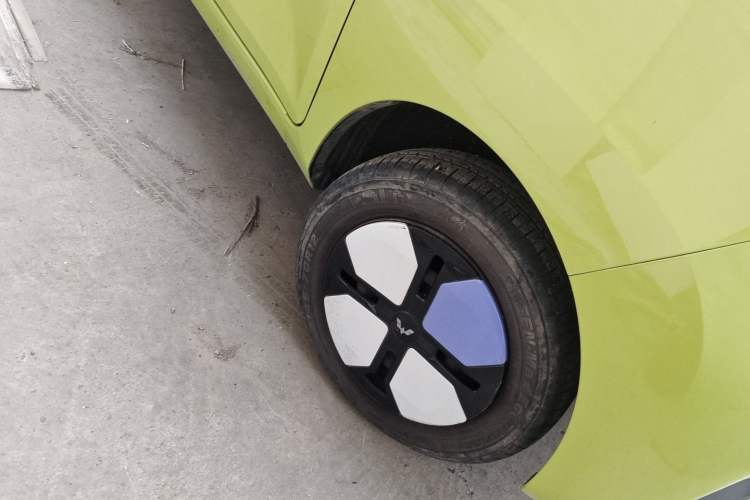 Used Wuling Hongguang MINIEV 2022 Macaron-Color Edition Lithium Iron Phosphate Right Front Wheel Hub