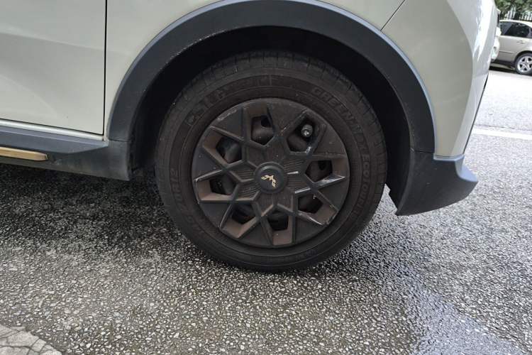 Used Wuling Hongguang MINIEV 2022 GAMEBOY 300km Play Edition Lithium Iron Phosphate Right Front Wheel Hub