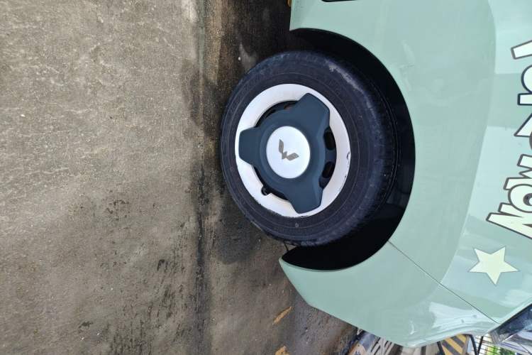 Used Wuling Hongguang MINIEV 2022 Macaron Fashion Model Lithium Iron Phosphate Right Front Wheel Hub