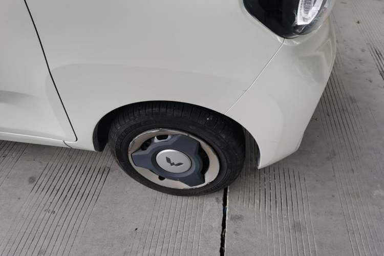 Used Wuling Hongguang MINIEV 2022 Macaron Premium Model – Lithium Iron Phosphate Right Front Wheel Hub