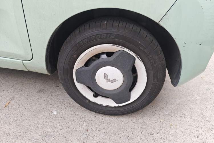 Used Wuling Hongguang MINIEV 2022 Macaron Fashion Model Lithium Iron Phosphate Right Front Wheel Hub