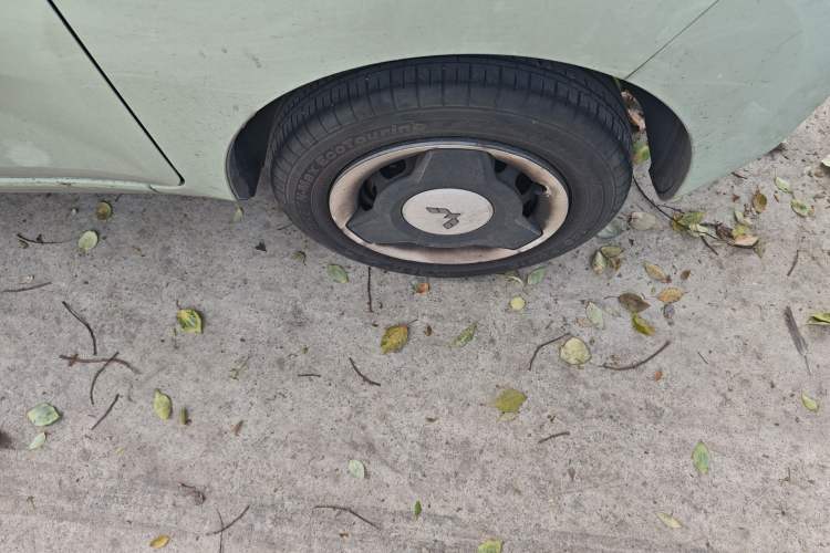 Used Wuling Hongguang MINIEV 2022 Macaron Fashion Model Lithium Iron Phosphate Right Front Wheel Hub