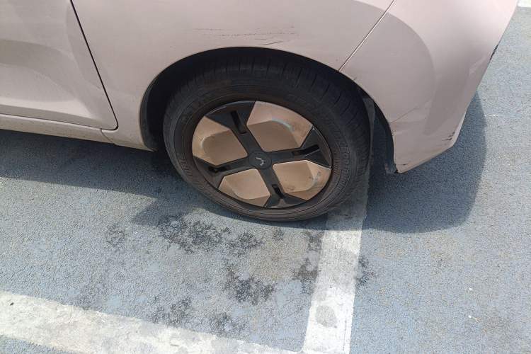 Used Wuling Hongguang MINIEV 2022 Macaron Premium Model – Lithium Iron Phosphate Right Front Wheel Hub