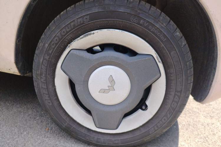 Used Wuling Hongguang MINIEV 2022 Macaron Colorful Edition Lithium-Ion Battery Right Front Wheel Hub