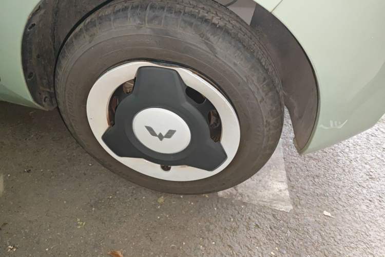 Used Wuling Hongguang MINIEV 2022 Macaron Premium Model – Lithium Iron Phosphate Right Front Wheel Hub