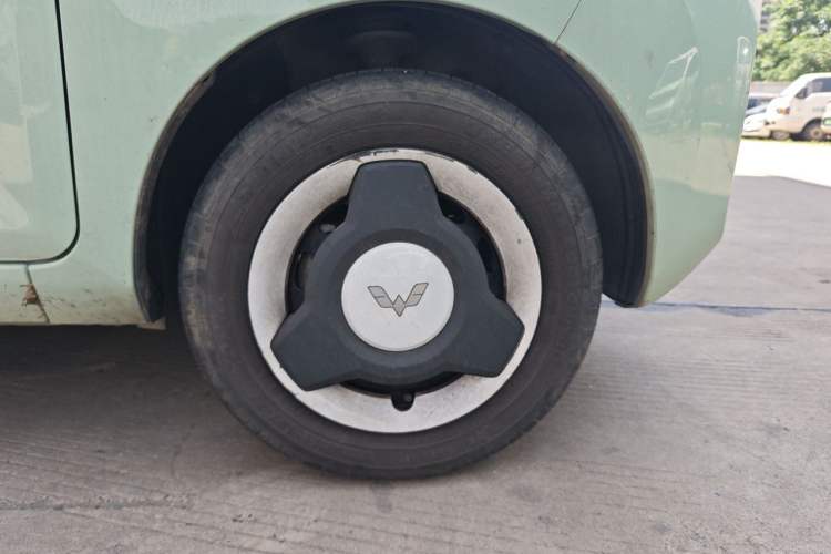 Used Wuling Hongguang MINIEV 2022 Macaron-Color Edition Lithium Iron Phosphate Right Front Wheel Hub