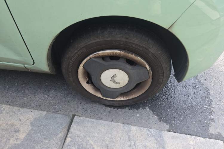 Used Wuling Hongguang MINIEV 2022 Macaron Fashion Model Lithium Iron Phosphate Right Front Wheel Hub