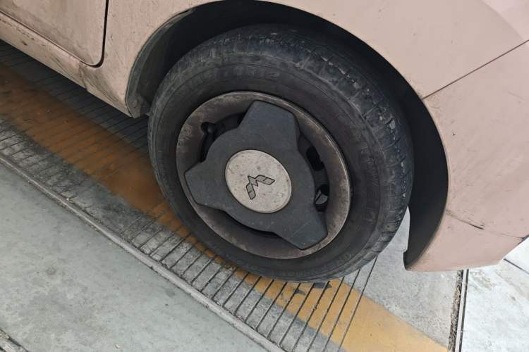Used Wuling Hongguang MINIEV 2022 Macaron Premium Model – Lithium Iron Phosphate Right Front Wheel Hub