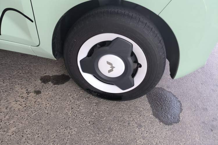 Used Wuling Hongguang MINIEV 2022 Macaron Premium Model – Lithium Iron Phosphate Right Front Wheel Hub