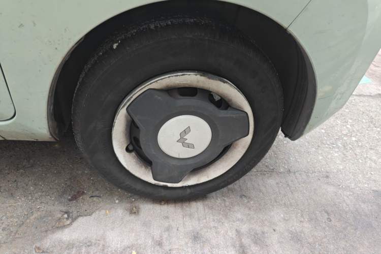 Used Wuling Hongguang MINIEV 2022 Macaron Premium Model – Lithium Iron Phosphate Right Front Wheel Hub