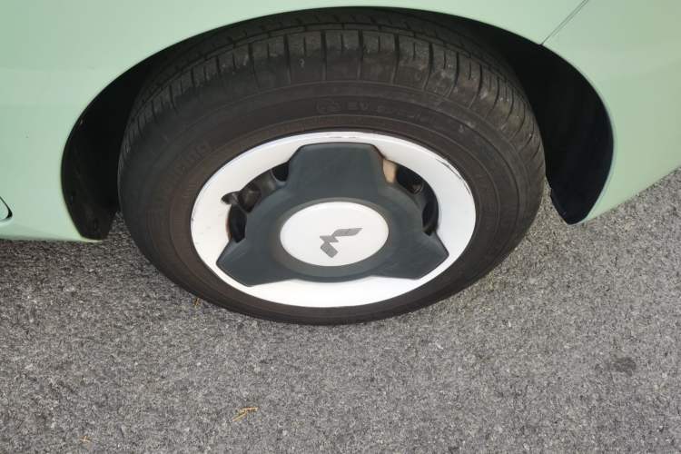 Used Wuling Hongguang MINIEV 2022 Macaron Premium Model – Lithium Iron Phosphate Right Front Wheel Hub