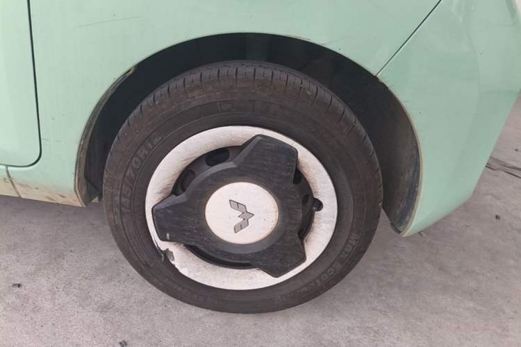 Used Wuling Hongguang MINIEV 2022 Macaron Premium Model – Lithium Iron Phosphate Right Front Wheel Hub