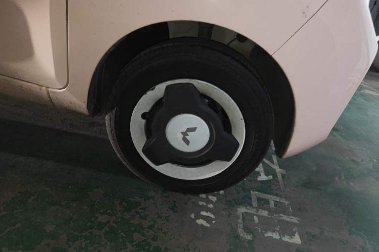 Used Wuling Hongguang MINIEV 2022 Macaron Premium Model – Lithium Ternary Battery Right Front Wheel Hub