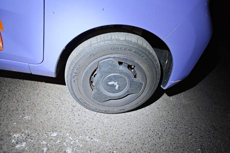 Used Wuling Hongguang MINIEV 2022 Macaron Colorful Edition Lithium-Ion Battery Right Front Wheel Hub
