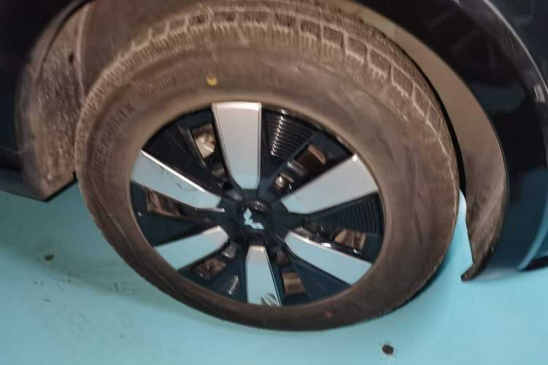 Used Wuling Hongguang MINIEV 2022 Convertible Model Right Front Wheel Hub
