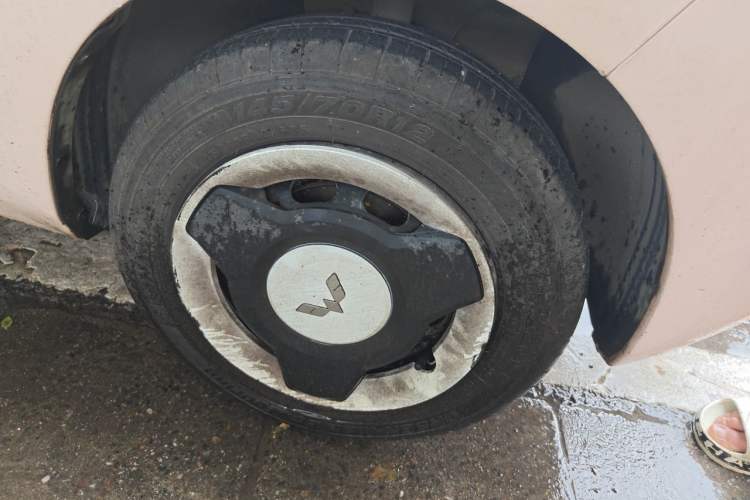Used Wuling Hongguang MINIEV 2022 Macaron Fashion Model Lithium Iron Phosphate Right Front Wheel Hub