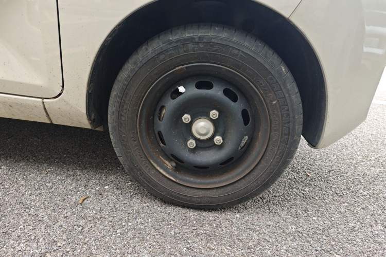 Used Wuling Hongguang MINIEV 2022 Macaron Premium Model – Lithium Iron Phosphate Right Front Wheel Hub