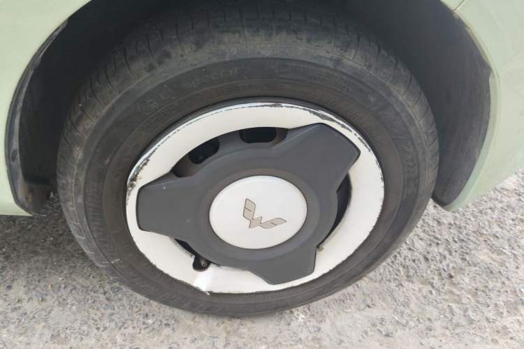 Used Wuling Hongguang MINIEV 2022 Macaron Premium Model – Lithium Iron Phosphate Right Front Wheel Hub