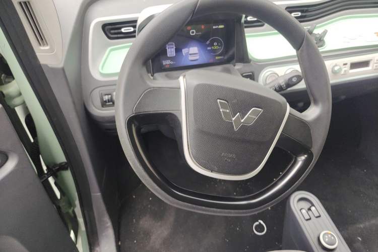 Used Wuling Hongguang MINIEV 2022 Macaron Fashion Model Lithium Iron Phosphate Steering Wheel