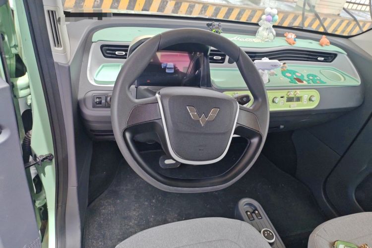 Used Wuling Hongguang MINIEV 2022 Macaron Fashion Model Lithium Iron Phosphate Steering Wheel